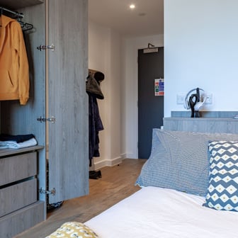 Gold En Suite - Image 4